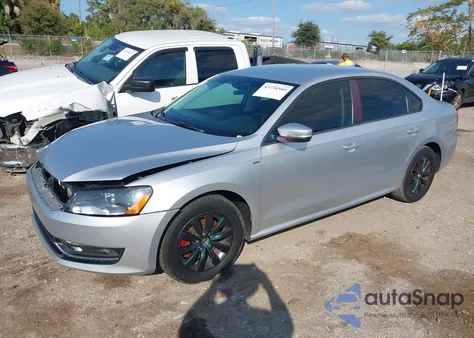 2015 Volkswagen Passat 1.8T Wolfsburg Edition из США, поврежденный, VIN 1VWAT7A32FC041408